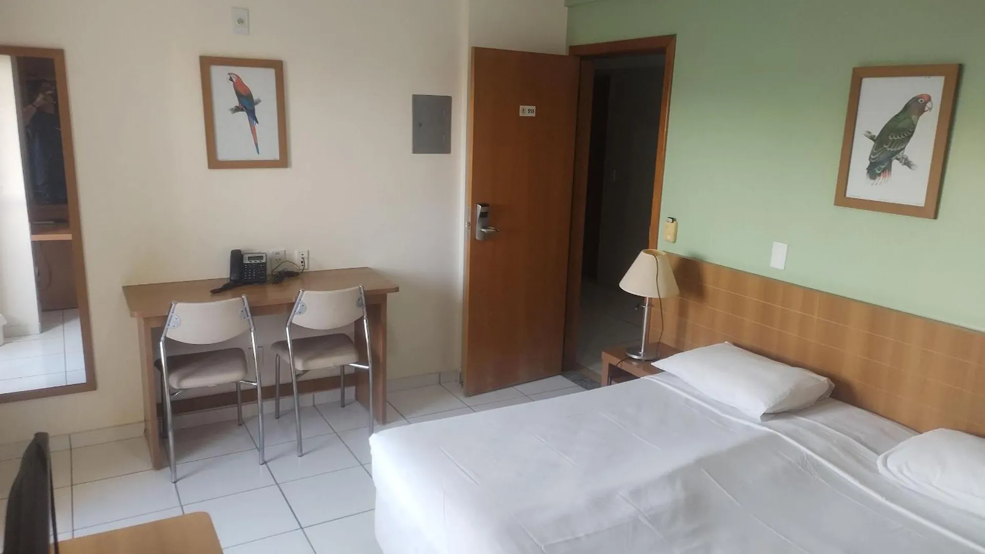Suites Golden Dolphin Roberto Imoveis