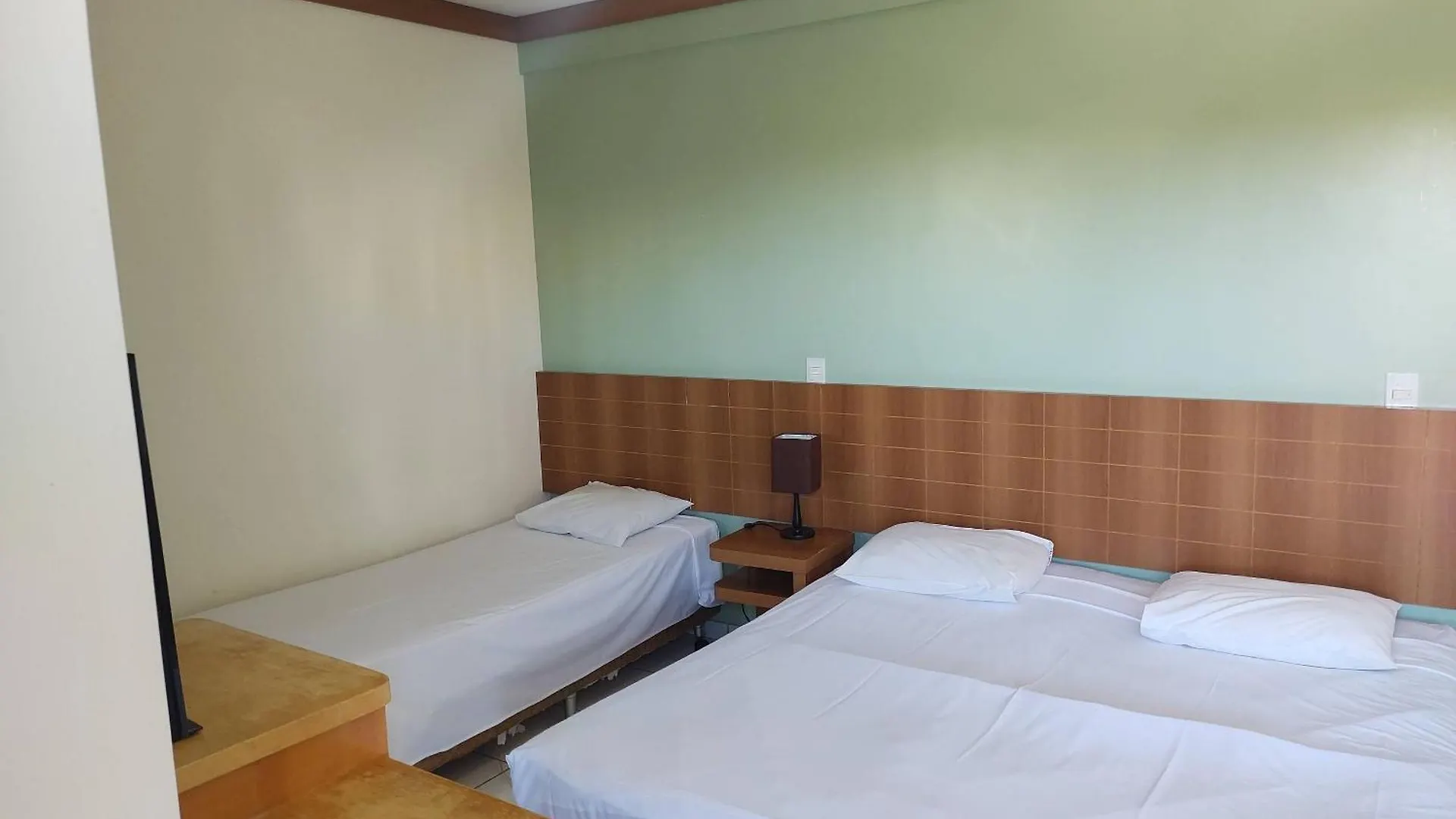 Suites Golden Dolphin Roberto Imoveis 0*, Caldas Novas